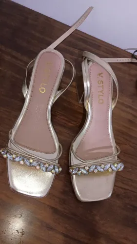 Vendo sandália de salto / número 37