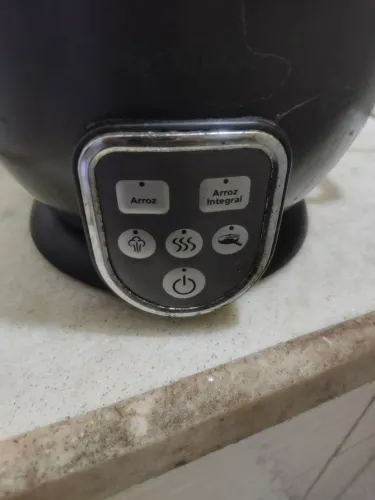 Vende-se panela elétrica barata pra sair logo 50 reais 