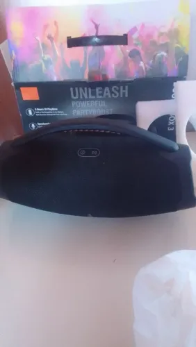 Caixa de som JBL vende-se