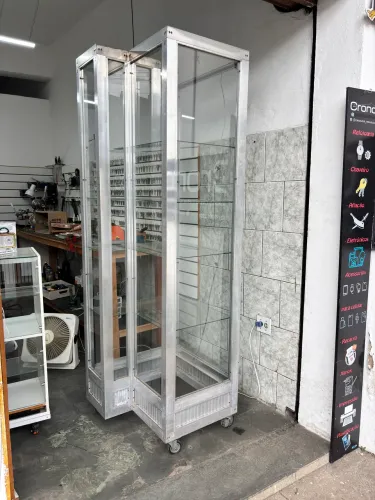 Vitrine para Loja em Alumínio com Rodinha