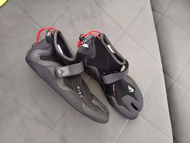 Botas de neoprene Quicksilver novas! Nunca usadas.
