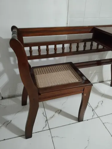 Mesinha de telefone antiga