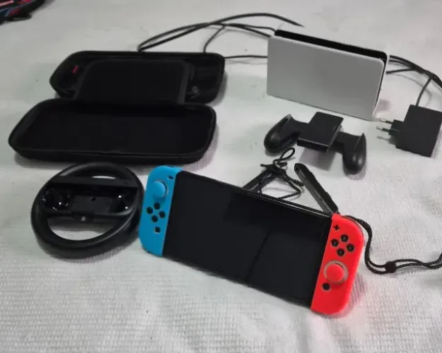 Nintendo Switch OLED 64 Gb - Excelente Estado - com Joy-Con branco + mini volante + case