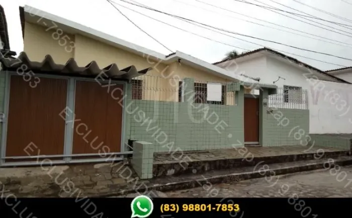 Ótima Casa no João Agripino com 3 Quartos e Garagem com Portão Automático.