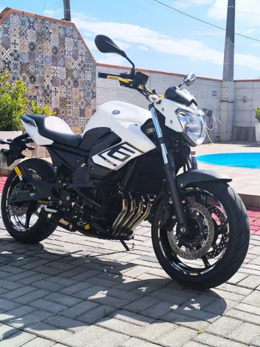 Yamaha XJ6 branca 2013 ( muito bem cuidada)