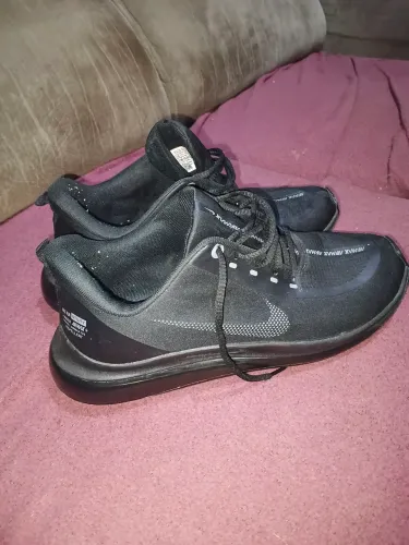 Tenis masculino usado no número 42 