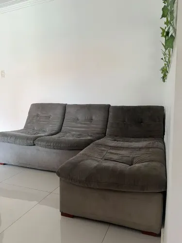 Vende-se sofá 3 lugares.