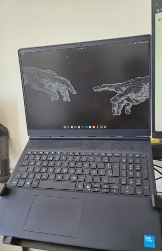 Alienware 16 Aurora | Intel Core 7 240H | RTX 3050 6GB | 16GB RAM | Impecável
