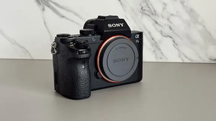 Câmera Sony Alpha a7 II | Full Frame Mirrorless | 24.3MP | IBIS | + Carregador + 2 Bateria