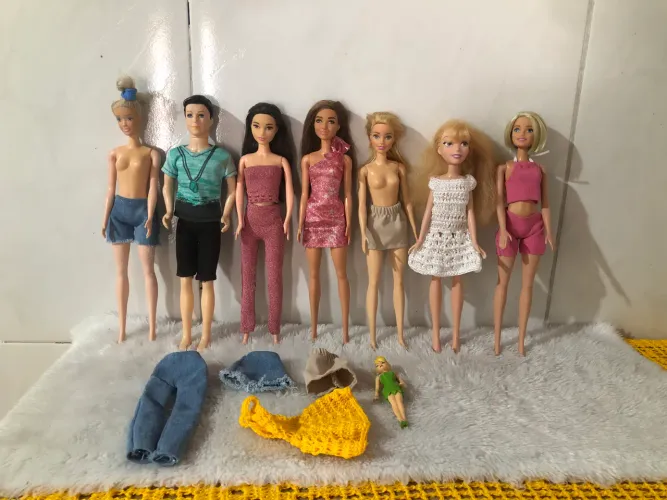 Lote de bonecas Barbie e mais caixa de montar e boneca grande 