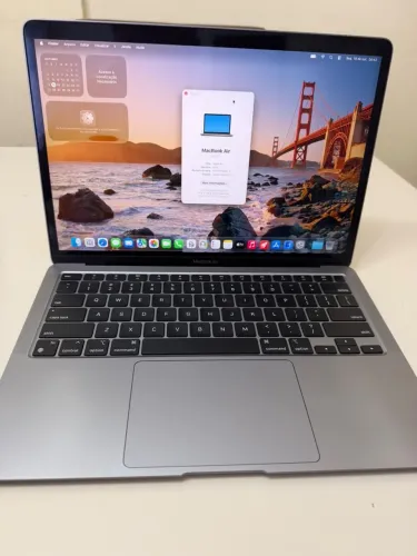MacBook Air m1 13 inch 8gb ram 256gb SSD