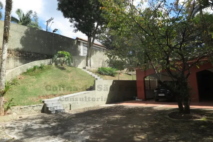 Excelente Chácara em Embu das Artes a 45 minutos de São Paulo com 2967 m² de Terreno e cas