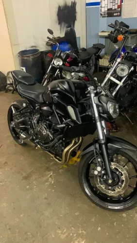 Yamaha MT-07 2022 - 25.000 km - Excelente estado