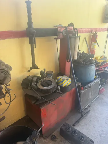 Maquina de montar pneus