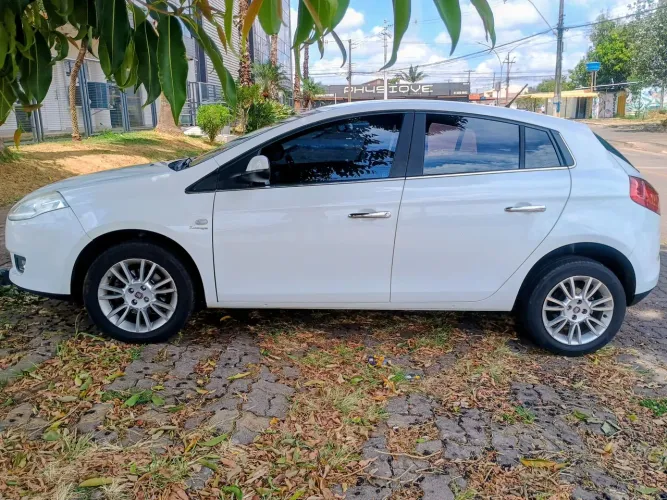 Fiat Bravo Essence Dualogic 1.8 Flex 16V 5P 2013