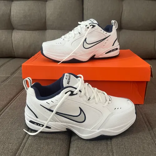 Tênis Nike Air Monarch IV