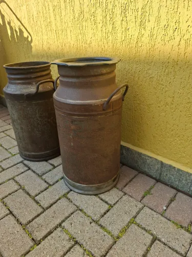 2 Galões de leite antigo