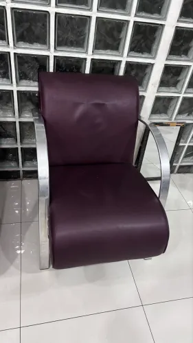 Poltrona Decorativa Predoli Braço de Alumínio salão, Barbeiro, Consultório