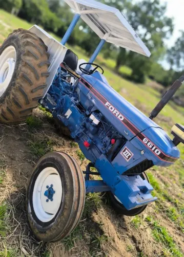 Trator Ford 6610 direção hidráulica, ano 85 em ótimo estado de conservação
