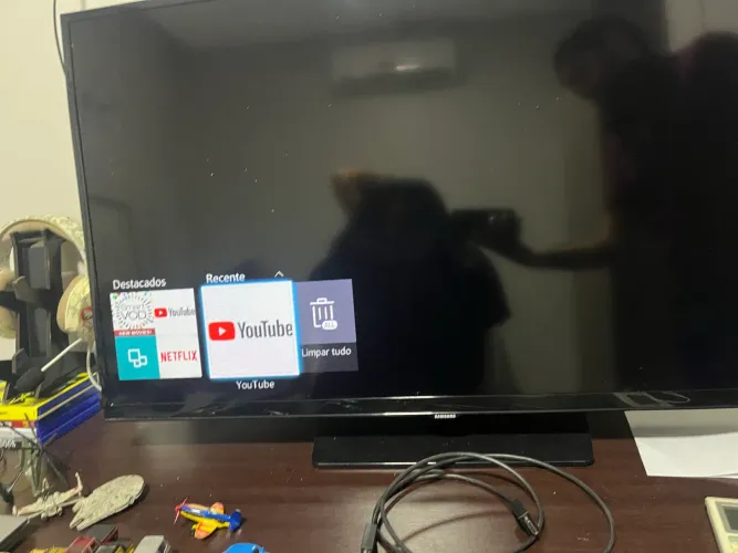 Televisão Samsung 35 polegadas