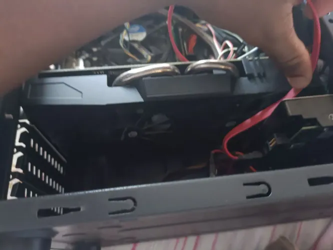 Placa de Vídeo RX 580 2048SP - Perfeito Estado e Funcionando Perfeitamente!