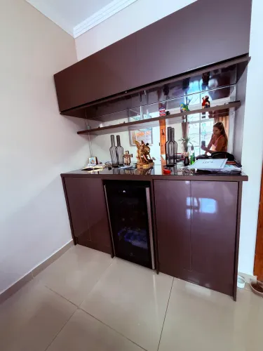 Aparador com espelho