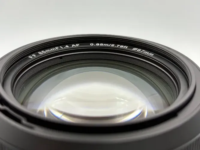 Lente Sirui Aurora 85mmF1.4 p/ Fuji (x-mount) novinha