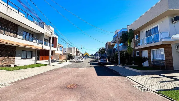 Sobrado em Condomínio Fechado, com 3 dormitórios à venda, 120 m² por R$ 1.050.000 - Brejat