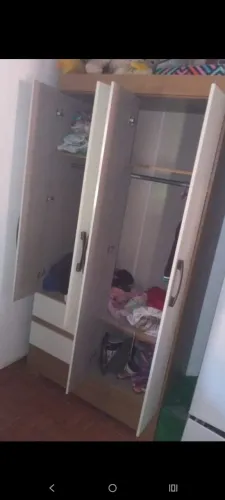 VENDE-SE ROUPEIRO 4 PORTAS