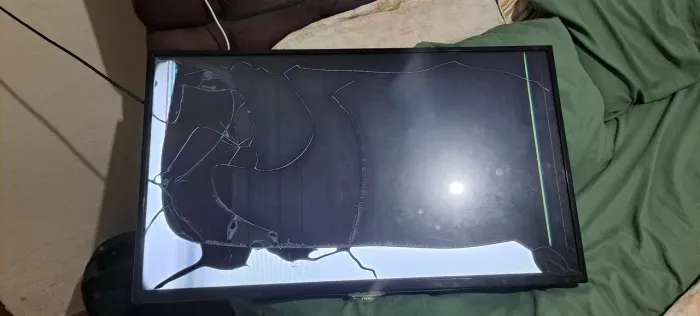 Vendo tv AOC 32 tela quebrada, retirada de peças