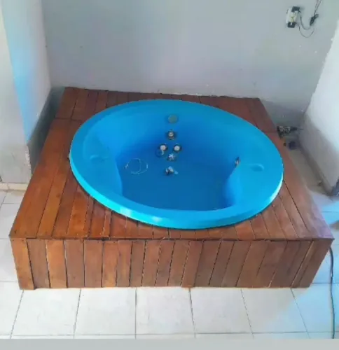 Piscina hidro massagem 