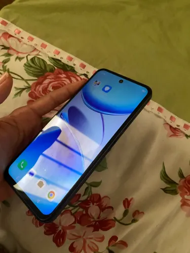 Vendo celular semi novo 