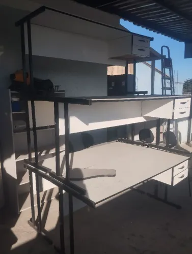 Vendo mesa de escritórios