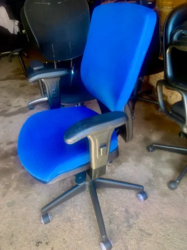Cadeira de escritório ergonômica (Marelli)