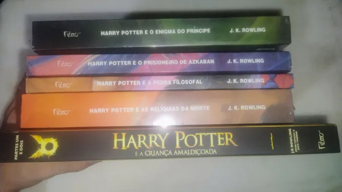 Livros Harry Potter e O Diário de Anne Frank