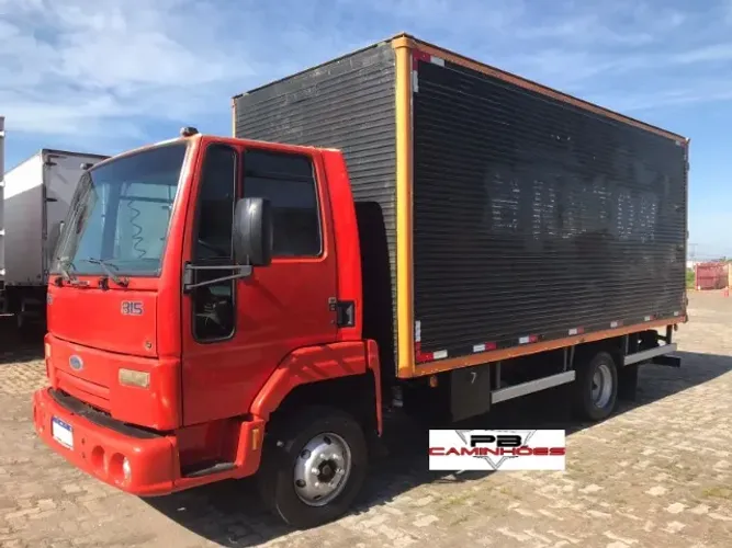 FORD CARGO 815 2009/2010 COM BAÚ MEDINDO 5,5m.
