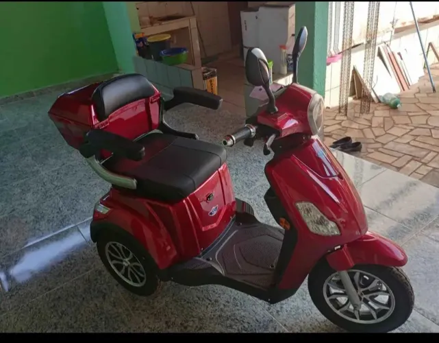 Triciclo elétrico,vermelha *