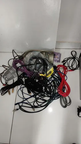 Lote de cabos de áudio excelente.