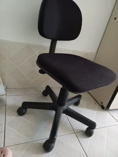 Cadeira de escritório com rodízios