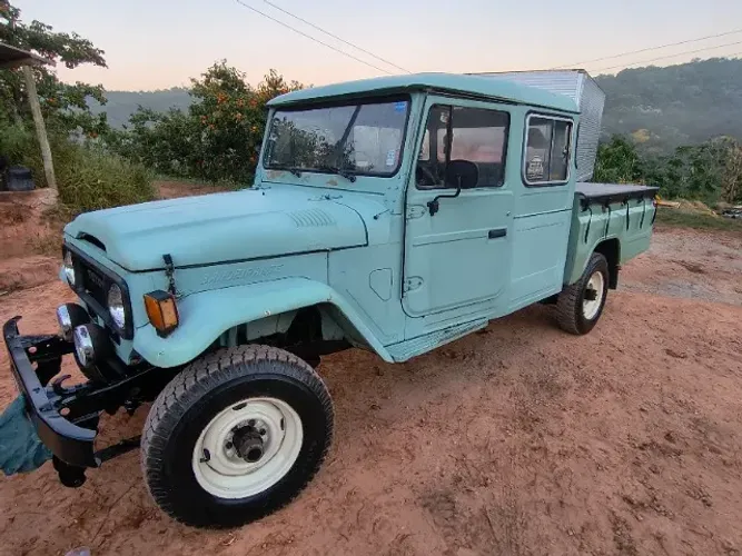 Toyota Band.Picape CD 2P Chassi Longo Diesel 1987