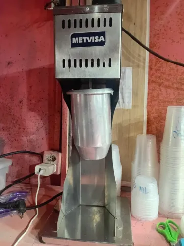 Máquina de milk shake semi-nova 