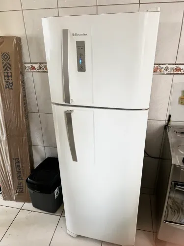 Geladeira Electrolux em ótimo estado 