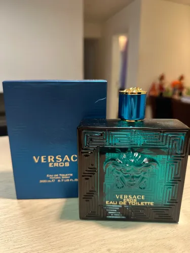 Perfume Versace Eros Masculino EDT - Tem mais de 150ml
