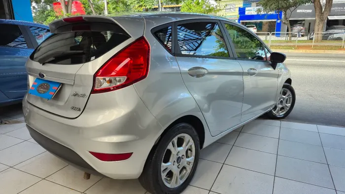 Ford Fiesta 1.6 16V Flex Aut. 5P 2014