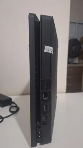 Console PlayStation 4 (PS4) modelo Slim usado em ótimo estado de funcionamento !