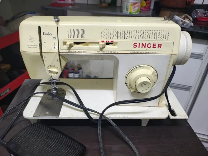 Máquina de costura Singer Facilita 43