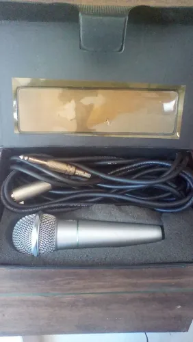 Vendo Microphone semi profissional WINGEL DM 77 USADO em ótimo estado de conservação.
