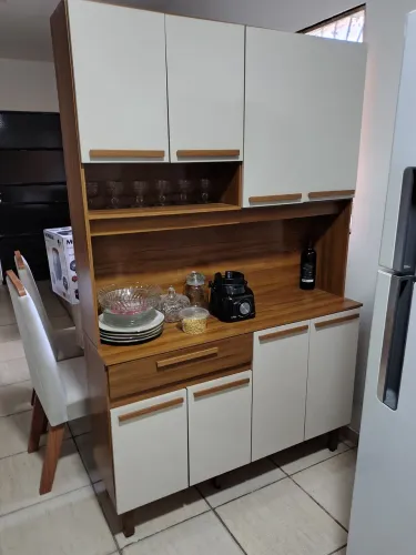 Vendo armário de cozinha, tá com 3 meses de uso