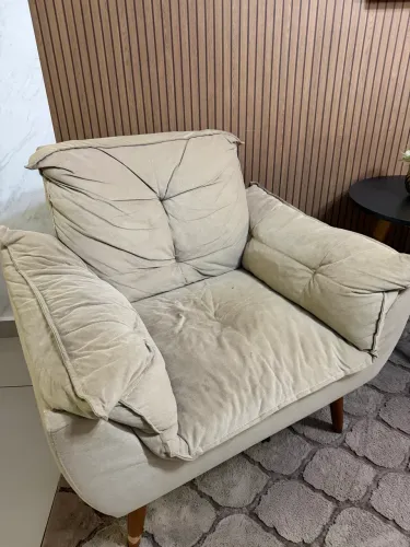 Poltronas suede capuccino.
