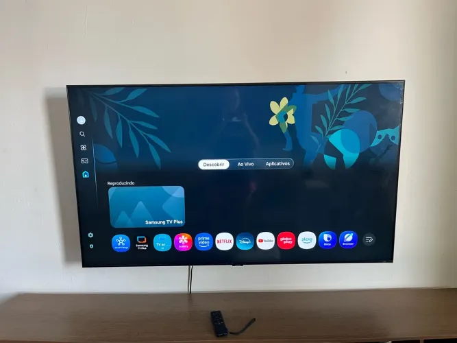 Smart TV Samsung 55" 4K Crystal UHD CU7700 + Controle Solar + Pés Originais
